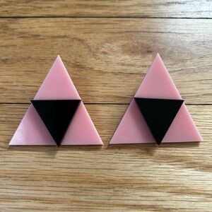 Melody Eshani Pink and Black Plastic Triangle Earrings Retro Eighties